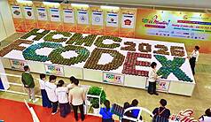 L’équipe taïwanaise a établi un record inscrit au « Guinness World Records » en réalisant 1 198 fleurs en gelée lors d’un défi relevé par 25 participants en trois jours consécutifs, à raison de 8 heures par jour. (photo CNA)