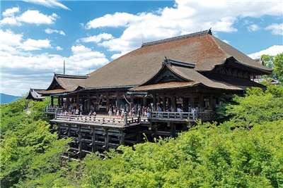 Le temple Kiyomizu-dera au Japon (Image : Jordy Meow, CC BY-SA 3.0 <https: creativecommons.org="" licenses="" by-sa="" 3.0="">, via Wikimedia Commons)</https:>