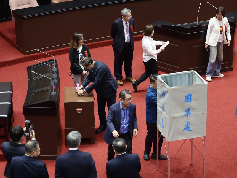 Vote au Yuan législatif sur la candidature de Hsu Hsi-hsiang au poste de nouveau procureur général proposé par l'exécutif. L'opposition majoritaire a rejeté cette nomination (photo : CNA)
