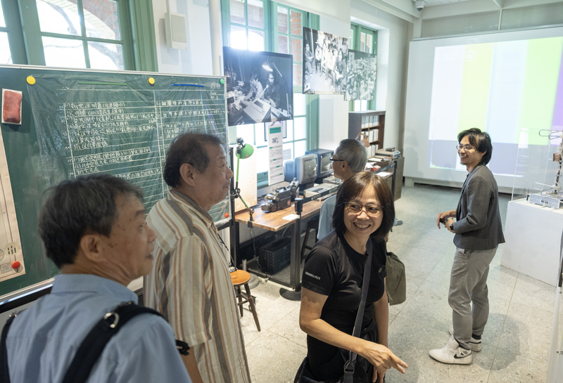 Une exposition sur le rôle des technologies de communication dans le chemin de Taïwan vers la démocratie (Image : CNA)
