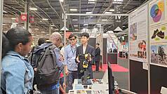 Le collégien taïwanais Kao Hsing-hang (高星航) présente son invention intitulée « StellartMag », un système magnétique d'attache entre la pédale du vélo et une chaussure, au concours Lépine de Paris 2026 où il a décroché une médaille d'or  (photo CNA, fournie par Kao Hsing-hang)