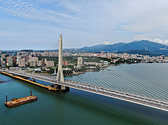 Le nouveau pont Tamkang, qui relie Tamsui à Bali, dans le Nouveau Taipei, a été inauguré le 12 mai 2026 (photo : CNA)
