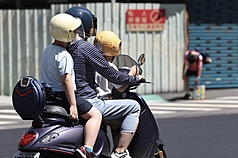 Le scooter reste un moyen de transport familial (image d'illustration, Nouveau Taipei, CNA)