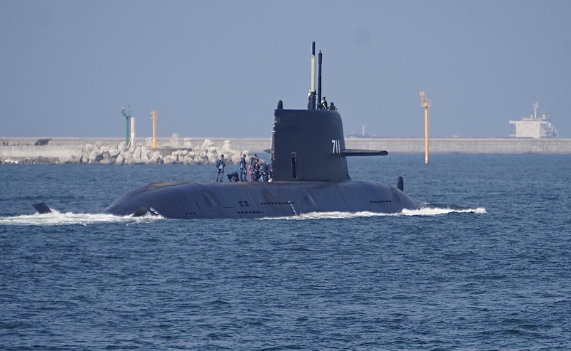 Le sous-marin Haikun quitte le port de Kaohsiung pour un nouveau test en mer (photo, CNA)