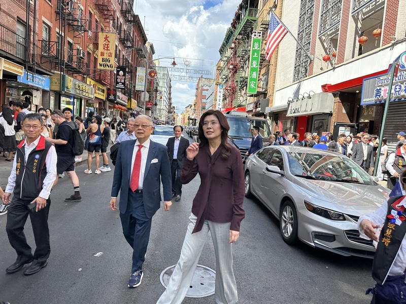 Cheng Li-wun lors d'une visite d'une association de bienfaisance dans le quartier chinois de Manhattan, à New York, le 8 juin 2026 (Image : CNA)
