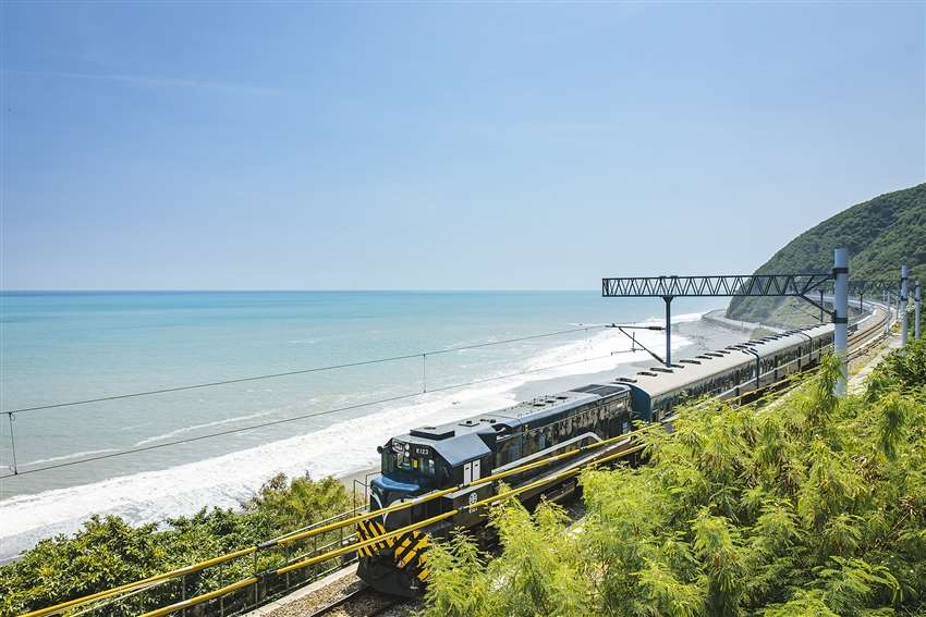 Train touristique sur la ligne bleue de la côte Est