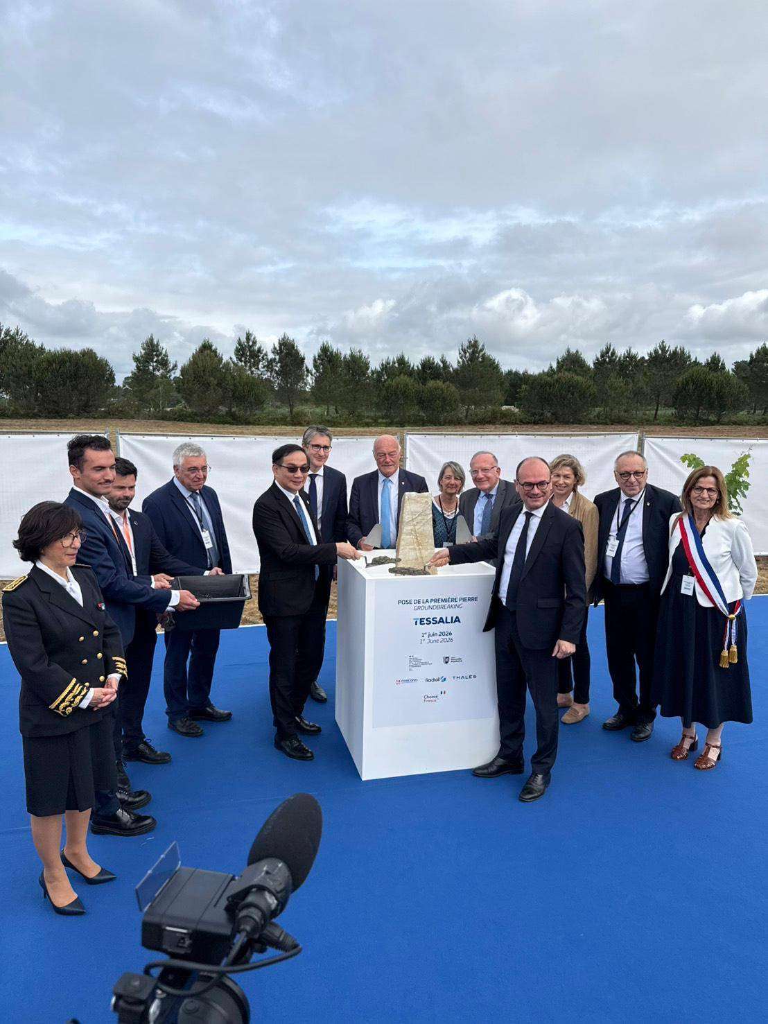 Pose de la première pierre de l'usine franco-taïwanaise de Tessalia près de Bordeaux (Photo : Bureau français de Taipei)