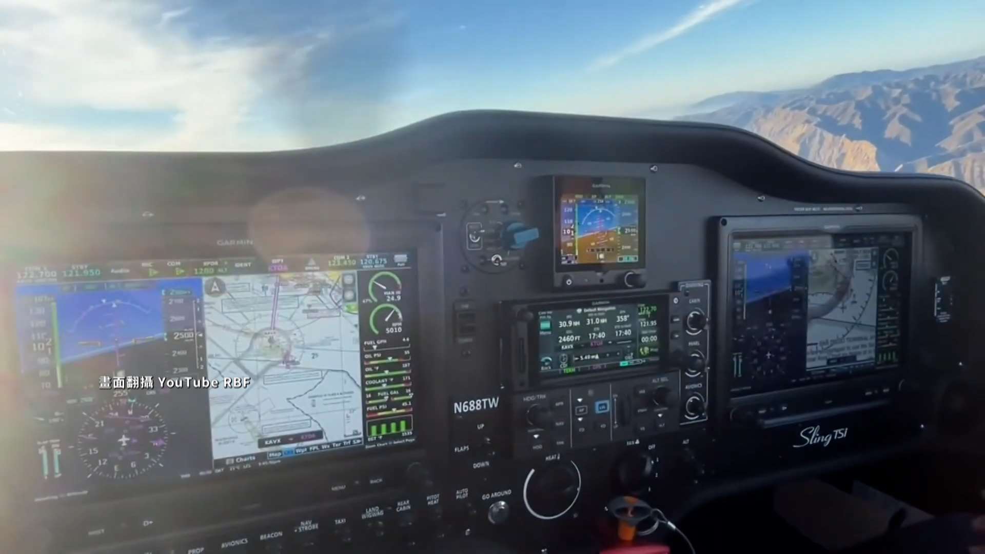 Dans le cockpit de Roger Lin (capture vidéo du jeune pilote)