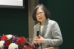 Dans une interview avec L'Express, l'ex-présidente Tsai Ing-wen affirme qu'une crise dans le détroit « déstabiliserait le monde entier »  (Image : CNA)