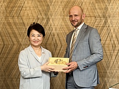 Lu Shiow-yen et Stephen Meyer signent un MOU entre les villes de Taichung et de Görlitz (photo CNA)