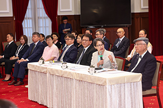 L'ancien président de l'Association taïwanaise pour les droits de l'homme Chen Yung-hsing (à droite sur la photo) nommé à la présidence du Yuan de contrôle (Image : CNA)