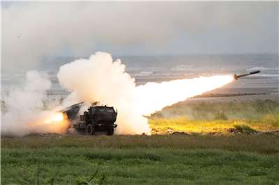 Entraînement avec les lance-roquettes HIMARS le 10 juin (photo Rti)