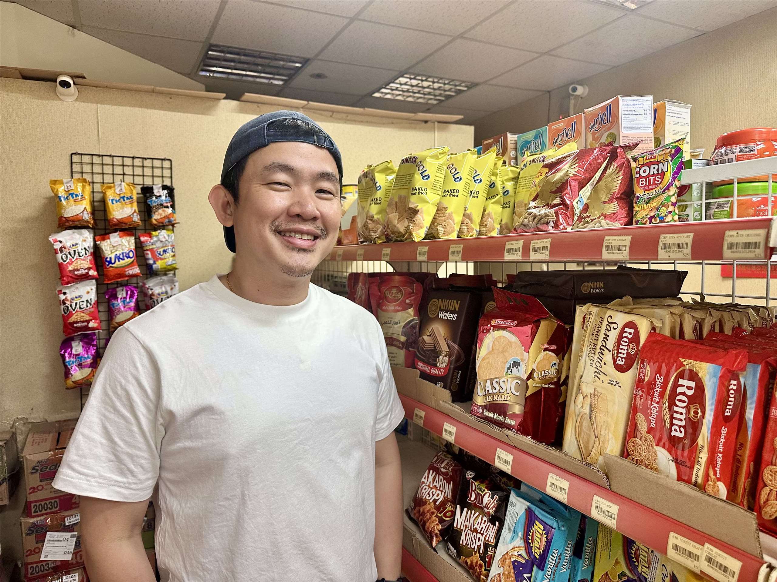 Jimmi, un Indonésien venu à Taïwan il y a une vingtaine d'années qui a ouvert en 2019 une épicerie indonésienne (toko indo) dans l'arrondissement de Xinyi (Image : RTI)