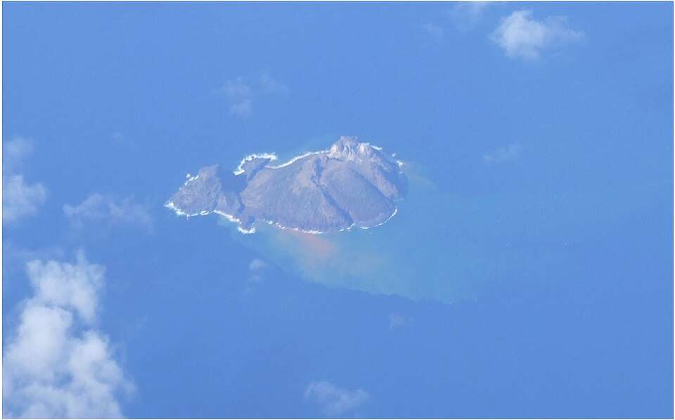 L'île Matthew, à l'est de la Nouvelle-Calédonie et au sud du Vanuatu, fait l'objet d'un contentieux territorial entre la France et le Vanuatu (Image : Jd.girard, CC BY-SA 3.0 , via Wikimedia Commons)