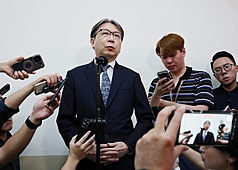 Le directeur du Bureau de la sécurité nationale Tsai Ming-yen apporte ses précisions à propos des déploiements  de la marine chinoise en mer de Chine orientale et méridionale (photo, CNA)