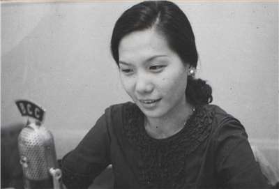Cora Tao, dans les années 60, à la BCC (photo FB de son fils Ma Shih-Fang, partagée lorsque Cora Tao a reçu le prix radiophonique Golden Bell pour sa contribution spéciale, en 2017)