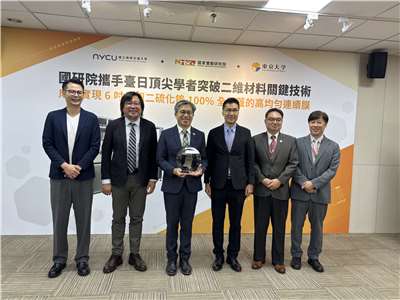 L'équipe du NARLabs à l'origine d'une avancée majeure dans les matériaux 2D pour les semi-conducteurs (photo RTI / 楊文君)