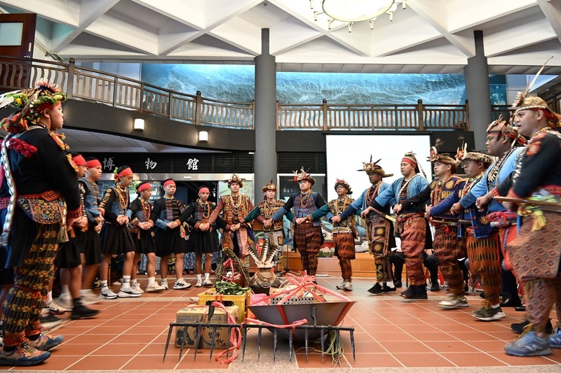 La cérémonie "masanvetjek" marquant l'établissement de la fraternité entre le village Kaviyangan et l'Academia Sinica (photo, CNA)