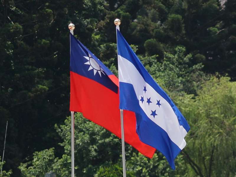 Drapeaux Taïwan et Honduras (photo Rti)