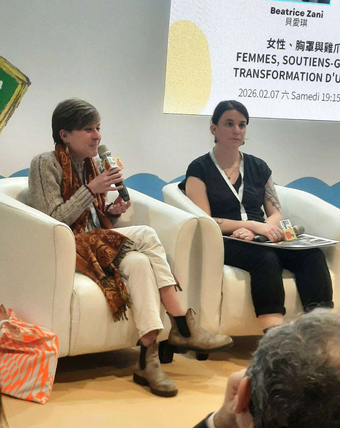 Beatrice Zani (gauche) parle de son travail de recherche au Salon du livre de Taipei 2026 (photo Rti)