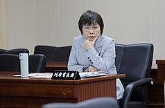 Liu Shyh-fang, ministre de l'Intérieur, explique que le statut de résidence de Xu Chunying pourra être révoqué (photo CNA)
