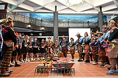 La cérémonie "masanvetjek" marquant l'établissement de la fraternité entre le village Kaviyangan et l'Academia Sinica (photo, CNA)