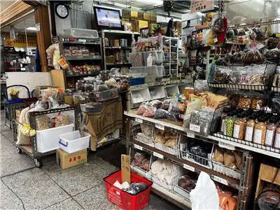 Hsu Chia-hung, un Taïwanais de 46 ans originaire de Changhua qui a repris l'année dernière une épicerie traditionnelle (雜糧行) (Image : Hsu Chia-hung)