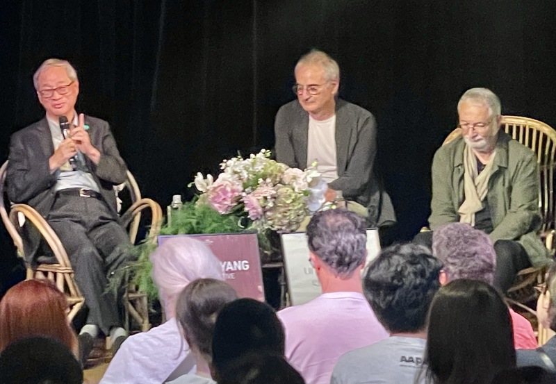 Le ministre taïwanais de la Culture Li Yuan (à g.) en table ronde avec le réalisateur Olivier Assayas (photo, CNA)