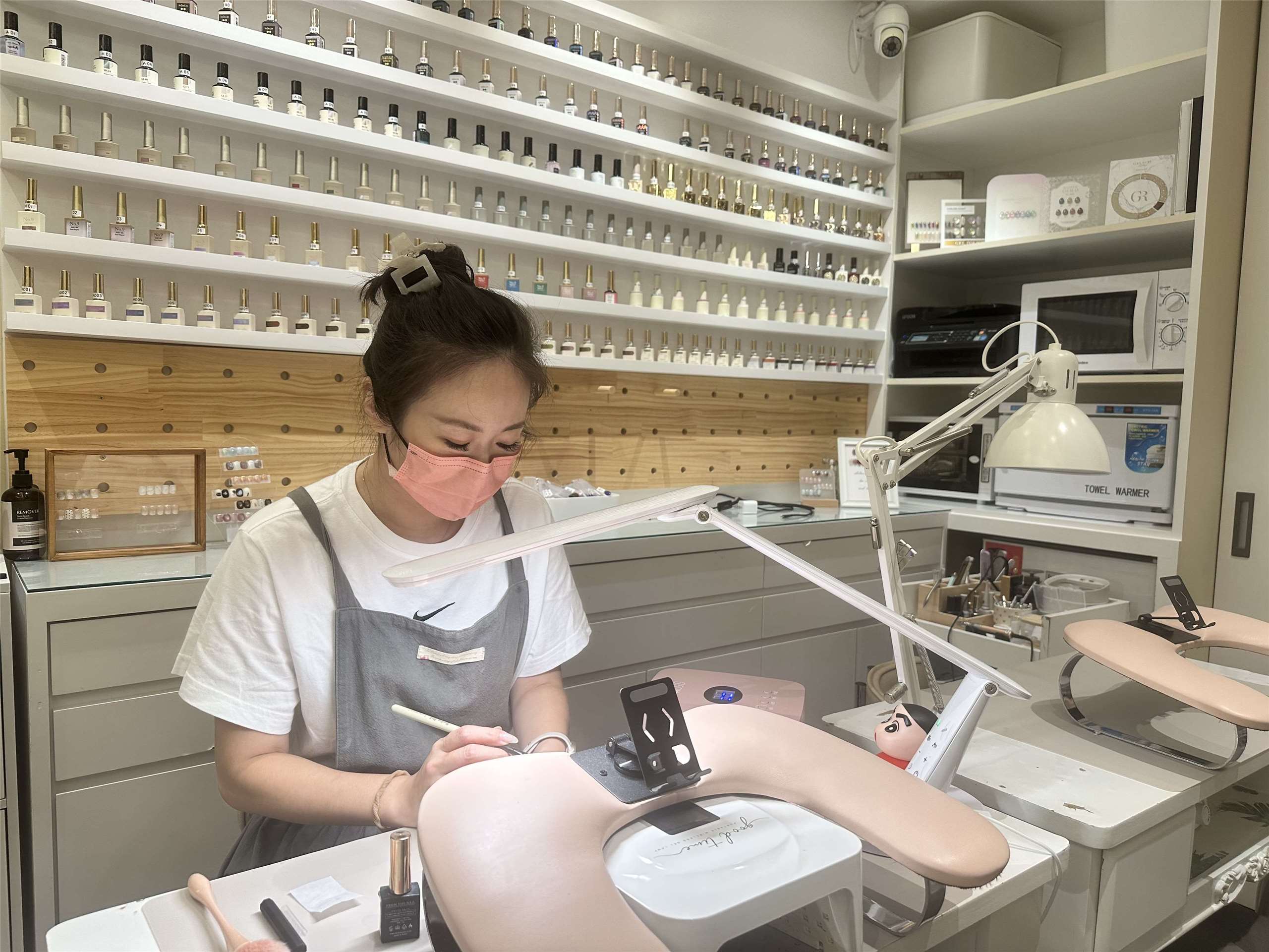Hsieh Wan-rong, une Taiwanaise qui a ouvert il y a six ans son propre salon de nail art à Taipei (Image : RTI)
