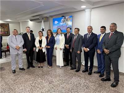 Établissment au Panama du groupe d'amitié parlementaire avec Taïwan, dirigé par Shirley Castanedas (5e à gauche) (photo min. des Affaires étrangères)
