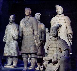 Sodats en terre cuite du royaume Qin (pour illustration, Par JoJan — Own photo by uploader at exhibition in Maaseik, Belgium, Wikimedia Commons)