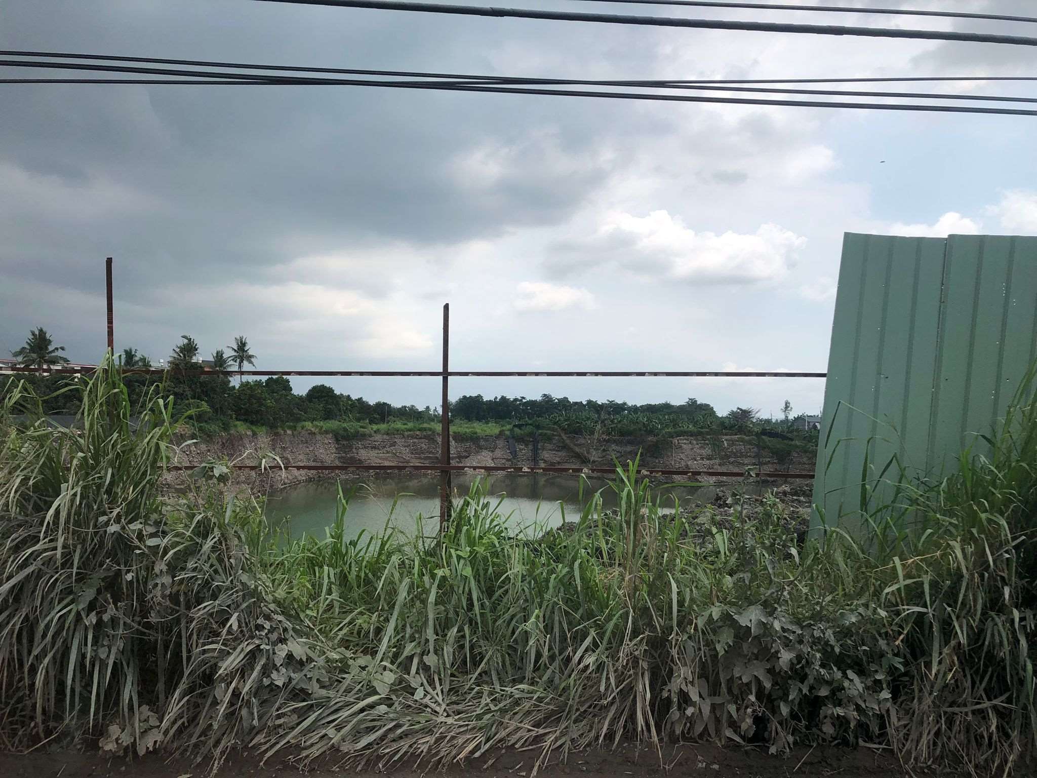 Extraction de sable sur des terres agricoles à Ligang (photo : Grégoire Ramé) 