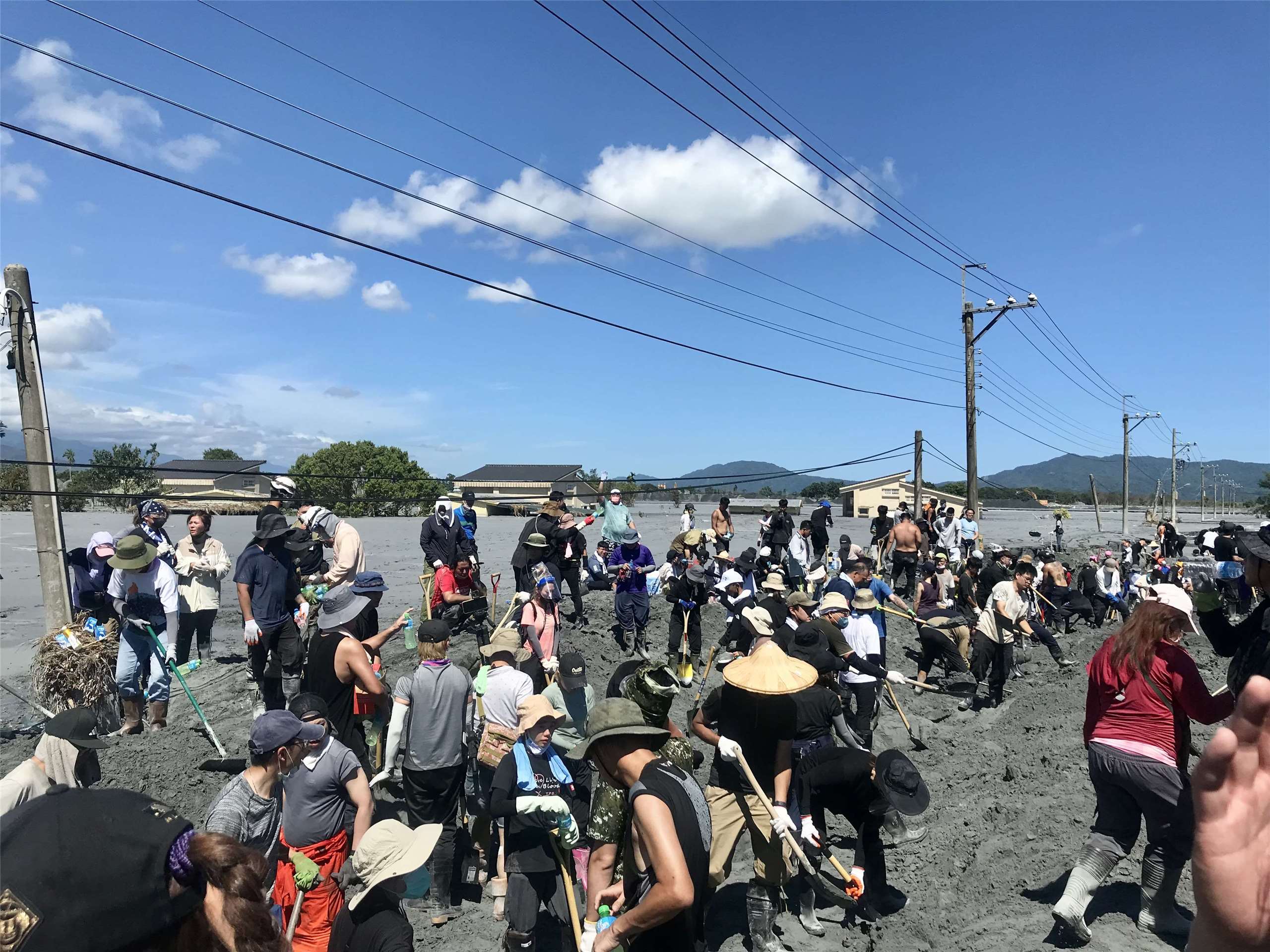 Reportage à Guangfu auprès des bénévoles mobilisés suite aux inondations (Image : Lisa Duffaud)
