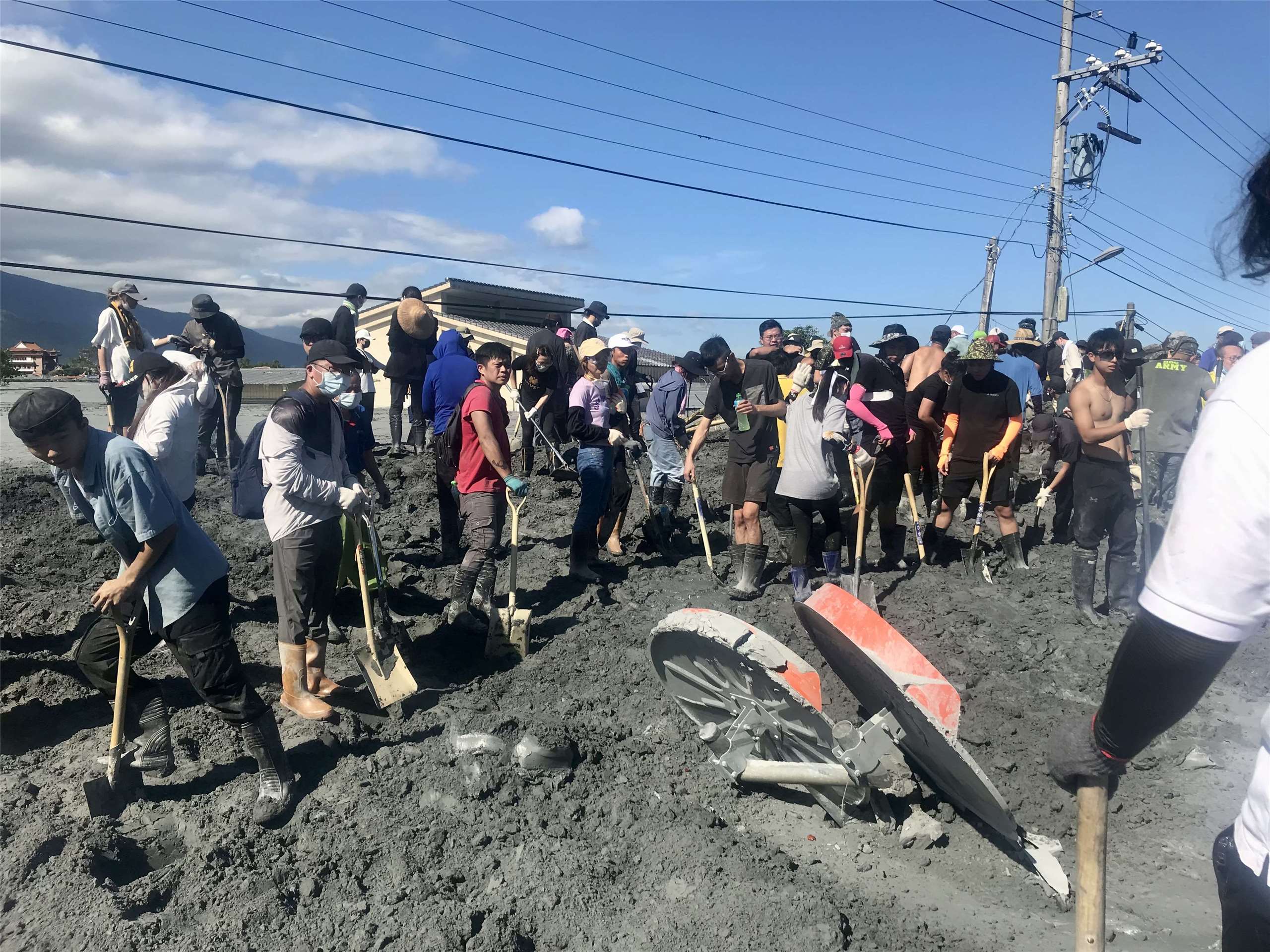 Reportage à Guangfu auprès des bénévoles mobilisés suite aux inondations (Image : Lisa Duffaud)