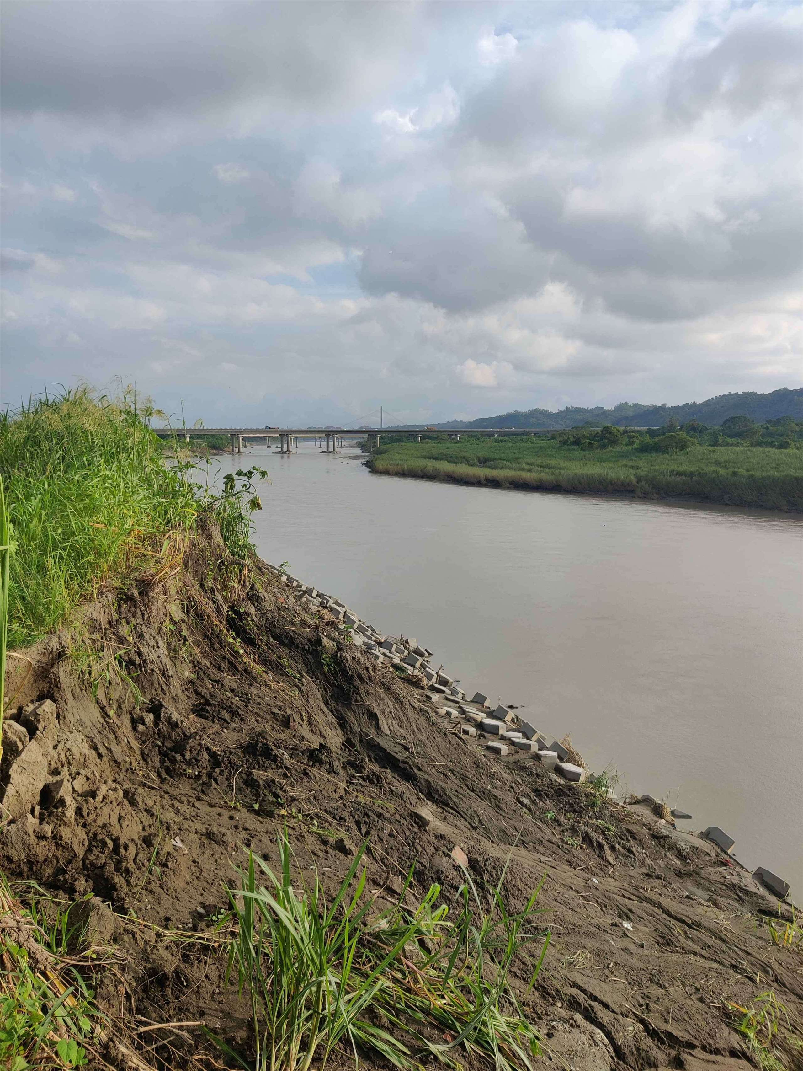 Erosion sur la rivière Kaoping (photo : Grégoire Ramé) 