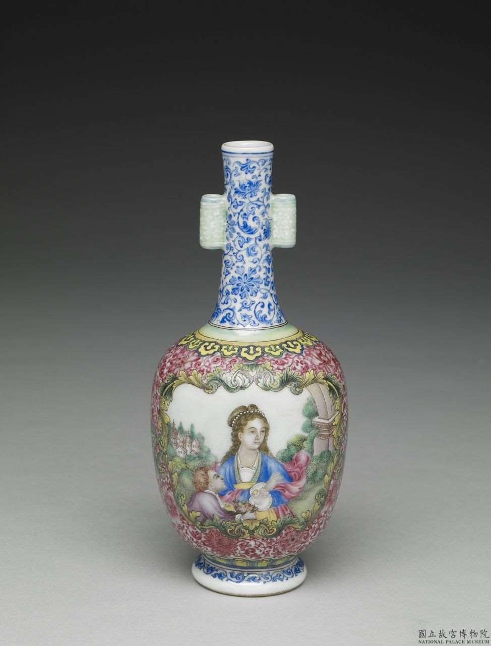 Image 1-2: Vase avec poignées tubulaires décorées de figures occidentales sur un fond polychrome en émaux peints falangcai (source MNP)