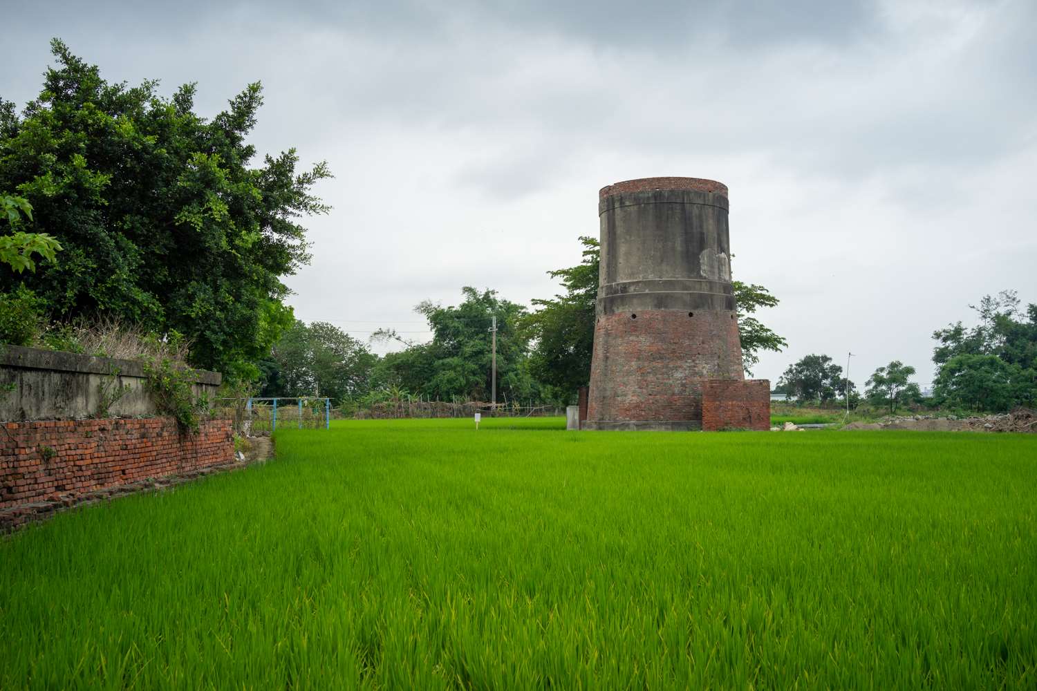 Le château d'eau de l'époque japonaise... qui a par la suite servi de logement à certains soldats (photo : Sasa)