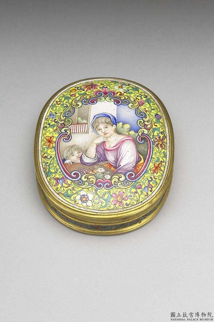 Image 2: Boîte ovale en cuivre avec décor émaillé peint (source MNP)