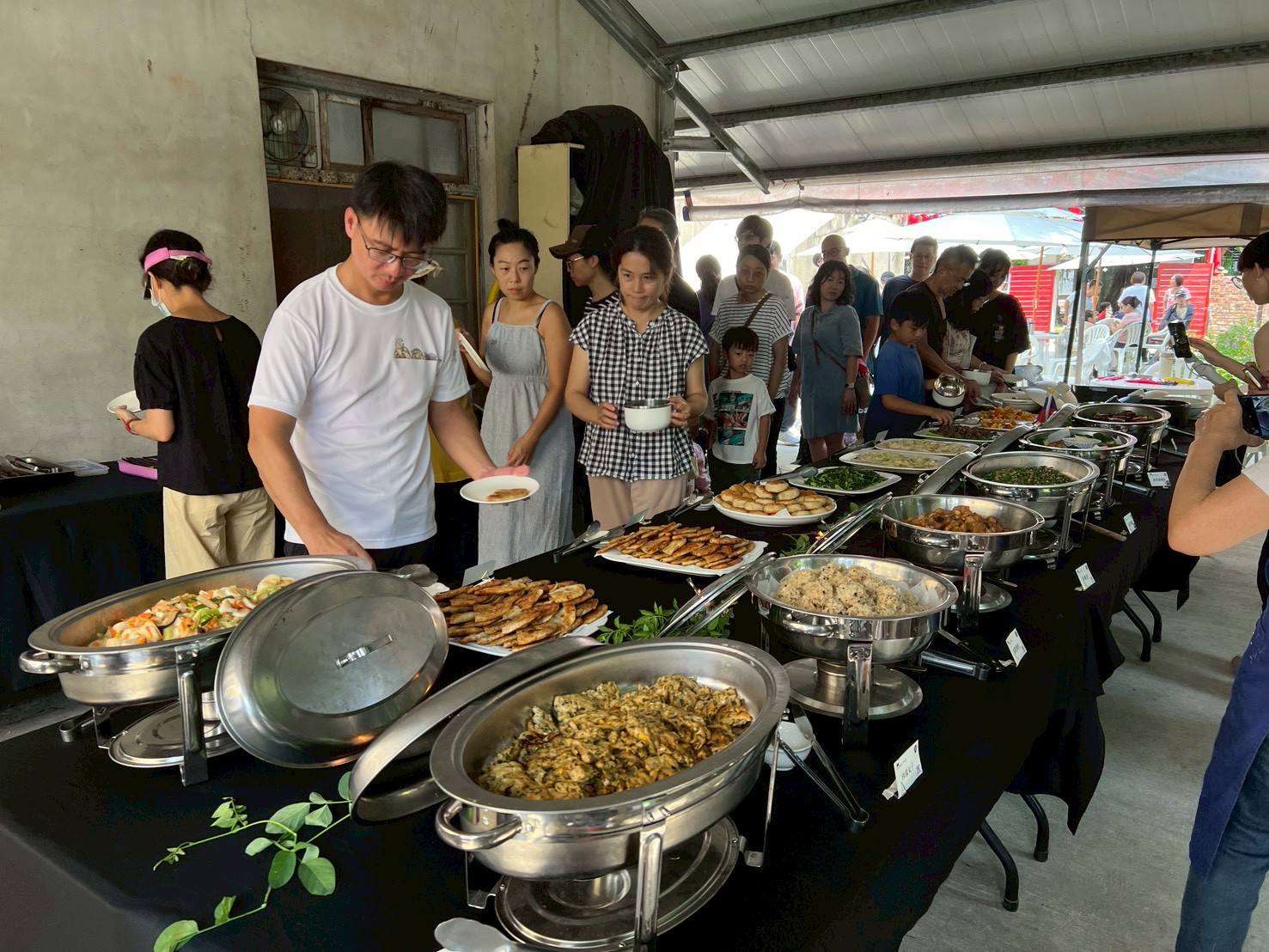 L'association pour la réhabilitation du village de garnison Jianguo de Huwei mise notamment sur la gastronomie pour raconter les histoires d'antan (photo : 虎尾眷村再造協會)