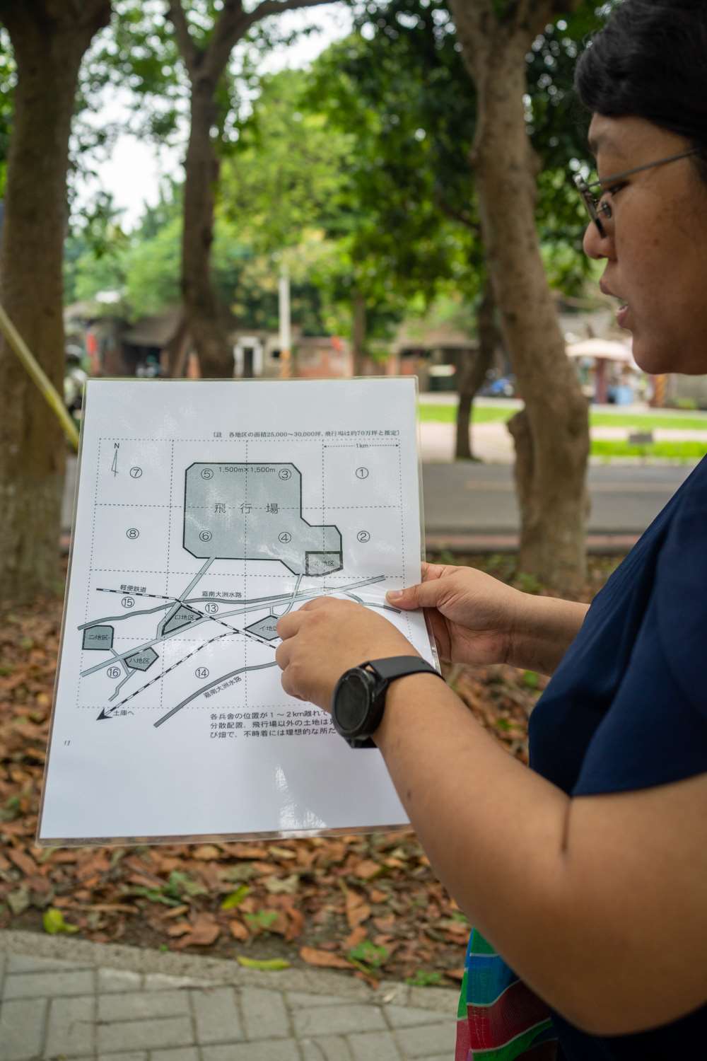 Lee Yini nous fera découvrir l'immense site de l'ancien village de garnison Jianguo à Huwei, actuellement en cours de restauration (photo : Sasa)