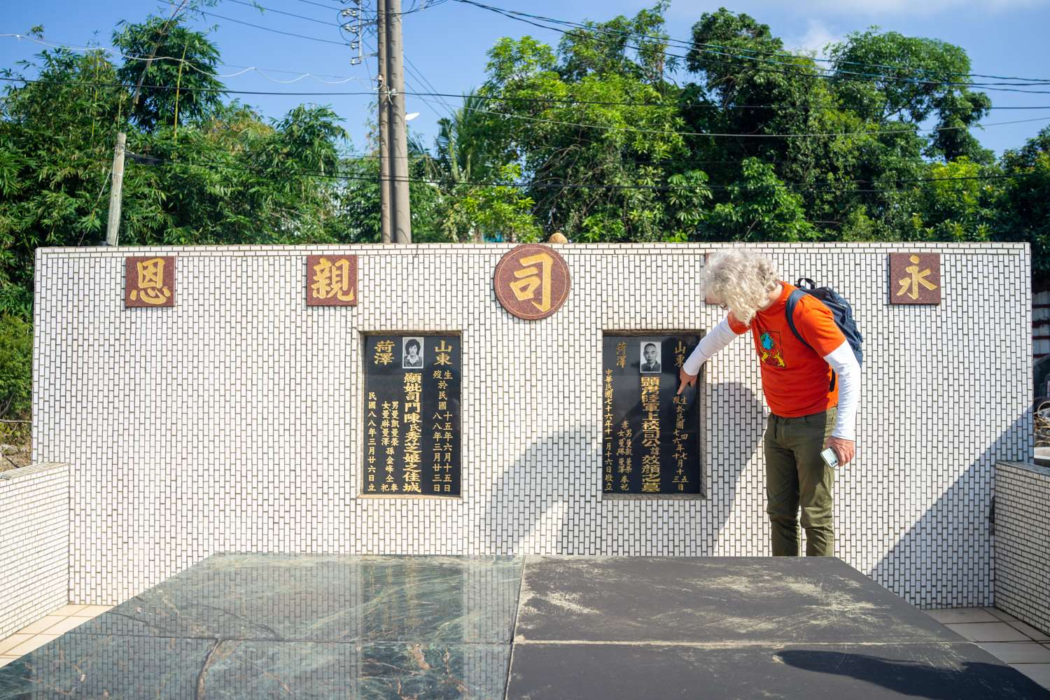 Les tombes carrées sont celles des "continentaux" (mainlanders 外省人) venus de Chine après la Seconde guerre mondiale dans le sillage du KMT. Mais pourquoi ont-elles cette forme ? Vous le saurez en écoutant l'émission ! (photo : Sasa)