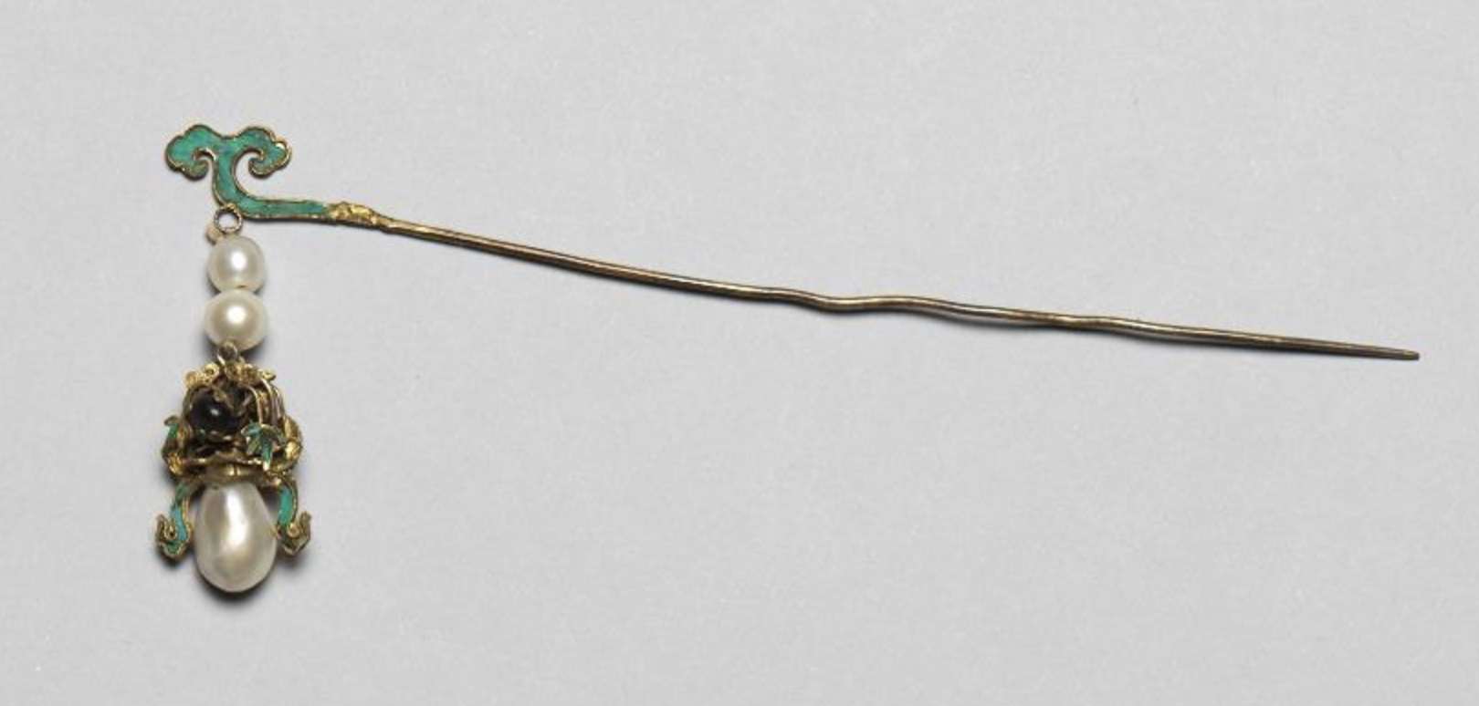 Image 4: Ornement de tête tremblant à panier fleuri en argent plaqué or avec pierres précieuses, période Qing (source MNP)