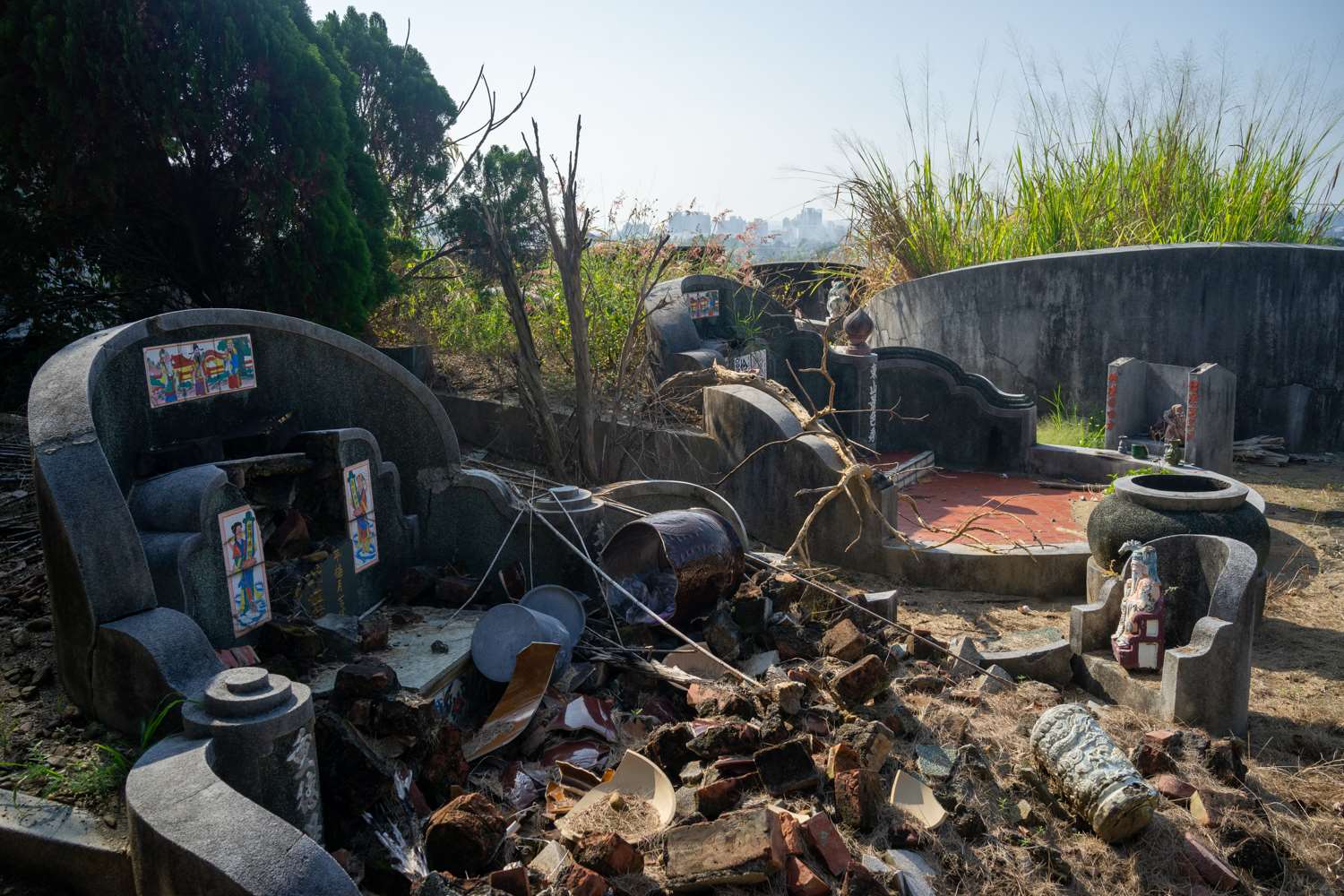 5e cimetière Niaosong à Kaohsiung, une tombe qui n'est plus utilisée (photo : Sasa)