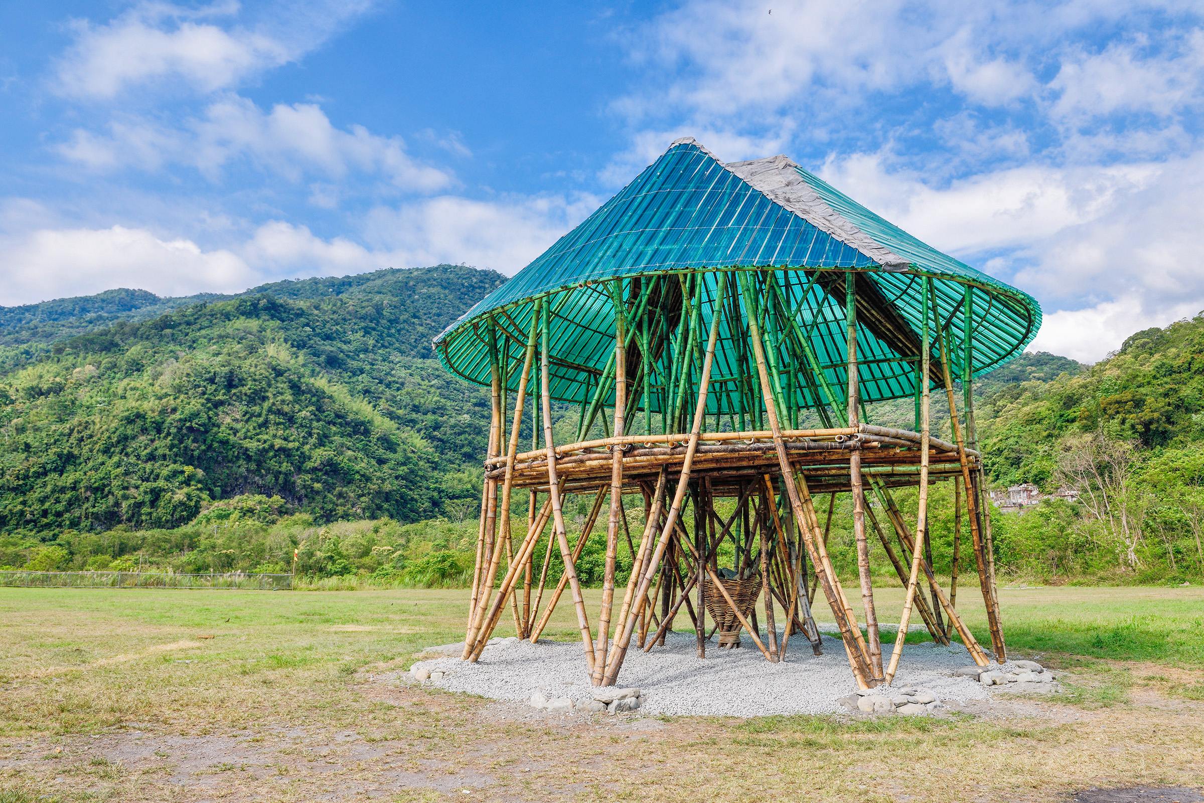 Irilriya signifie pavillon en bambou. Cette oeuvre a été costruite par le Puyuma Ahung Masikad dans le village Rukai de Taromak (photo : Taiwan Bamboo Society / 汪德範)