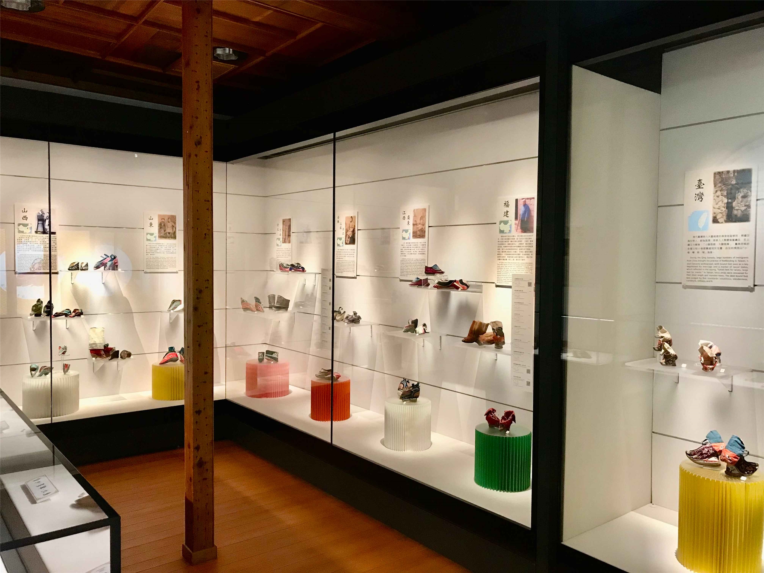 L'exposition consacrée à la pratique des pieds bandés au Musée de Beitou peut se visiter jusqu'au 16 novembre 2025 (Image : RTI / avec l'aimable autorisation du Musée de Beitou)