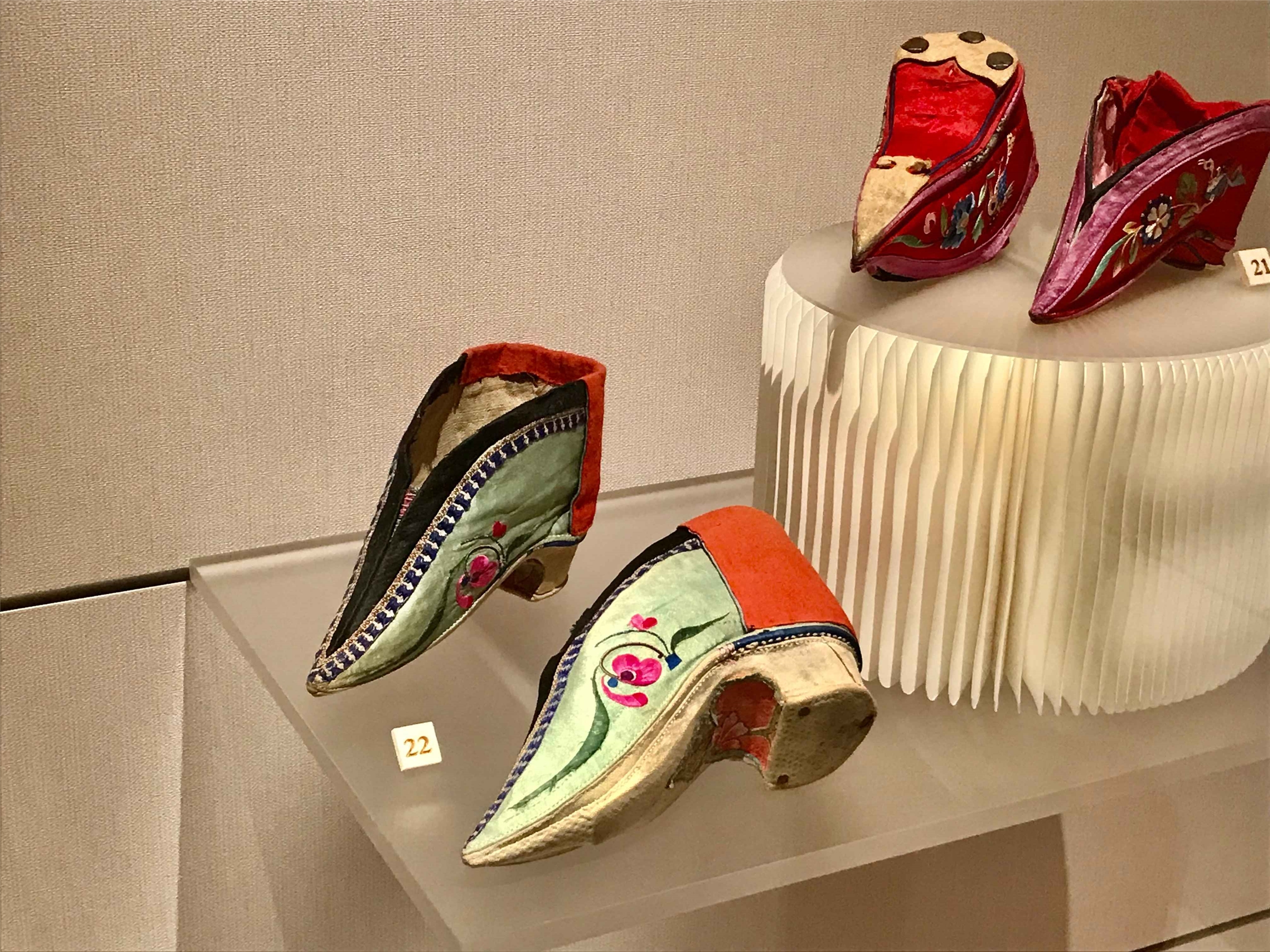 L'exposition consacrée à la pratique des pieds bandés au Musée de Beitou peut se visiter jusqu'au 16 novembre 2025 (Image : RTI / avec l'aimable autorisation du Musée de Beitou)