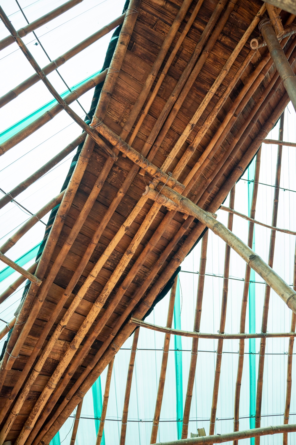 Une partie du toit vu du dessous (photo : Sasa)