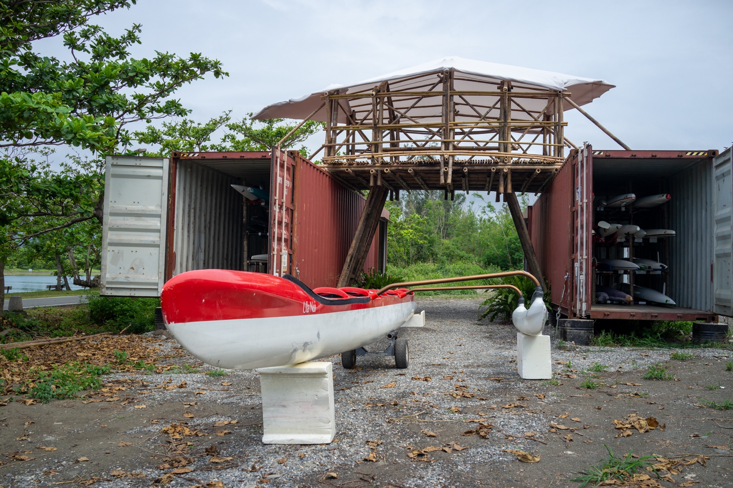 Pataminaan (le dock), l'oeuvre de Wang Po-jen dans le cadre de l'exposition Tectonics of the Island 2025 (photo : Sasa)
