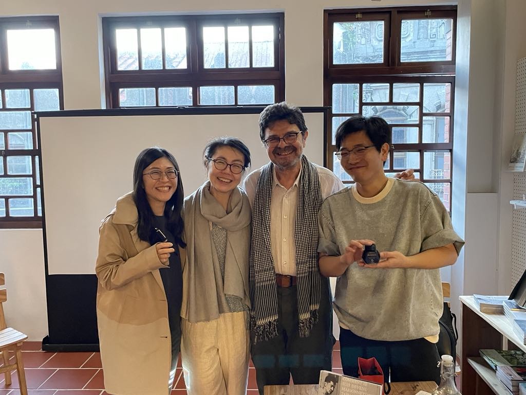 De gauche à droite : Iris Lai, Linni Liao, Jean-Luc Penso, Guillaume Chiang (photo : aimable crédit)