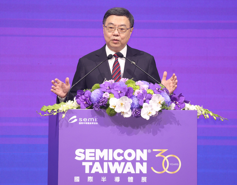 Le Premier ministre taïwanais inaugure le 30e salon SEMICON Taiwan 2025 (photo CNA)
